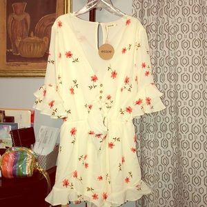 Essie floral romper NWT Large